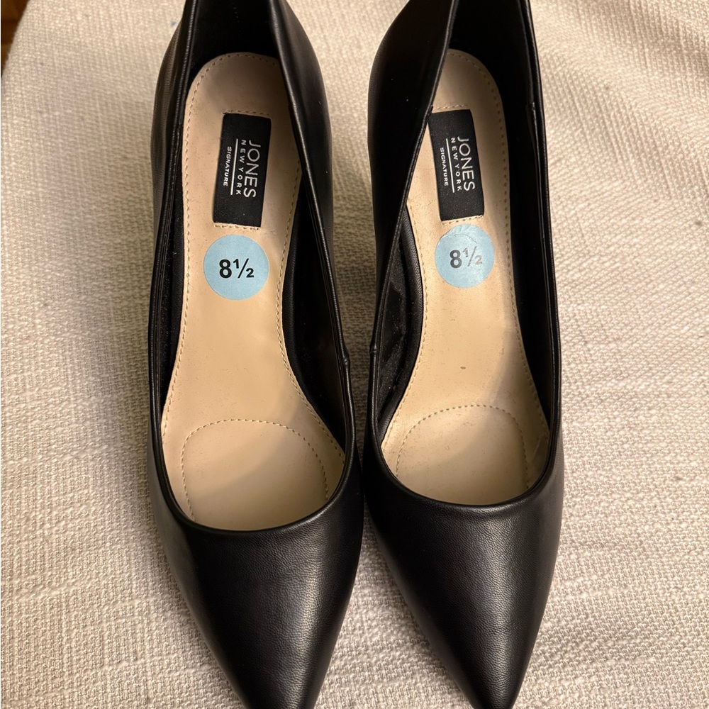 Jones New York Black Pumps